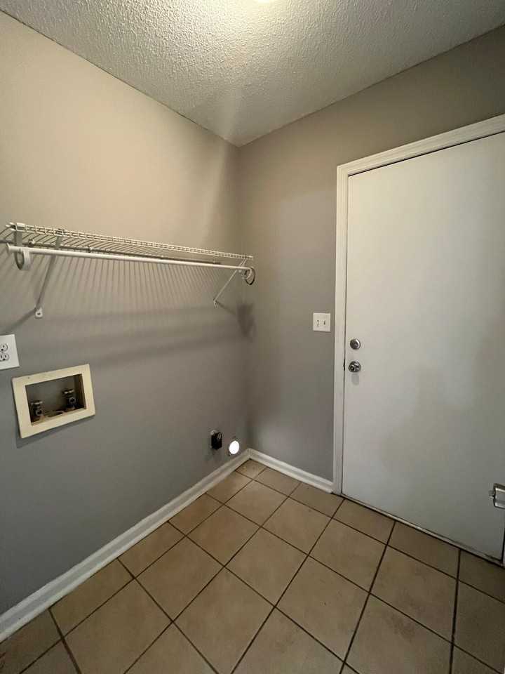 4533 Outwood Dr - Photo 4 of 10