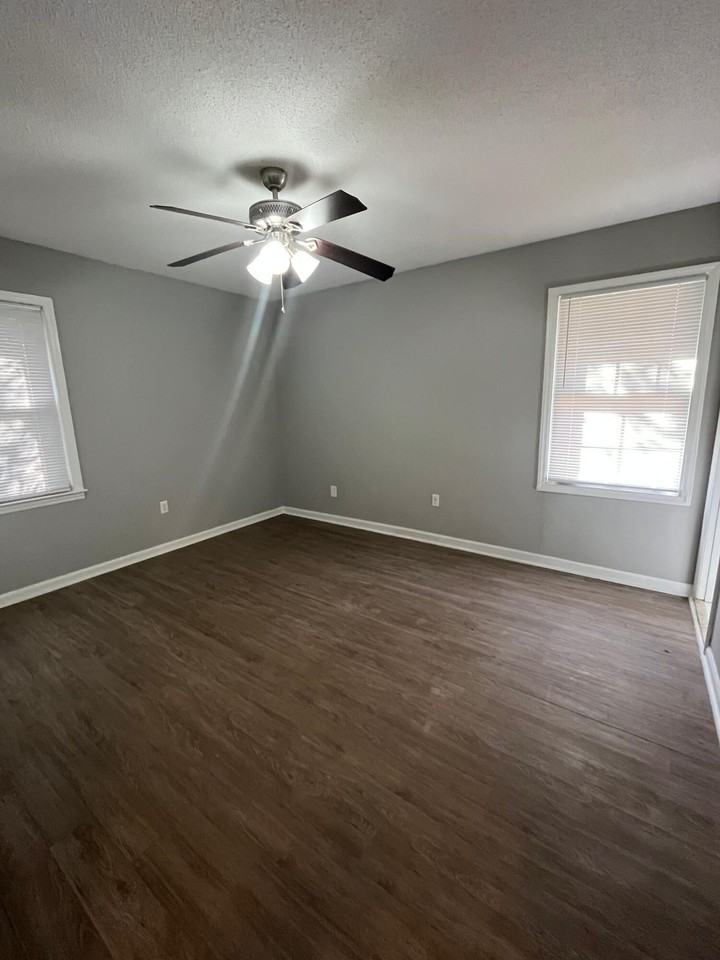 4533 Outwood Dr - Photo 7 of 10