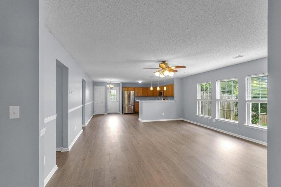 107 Thistle Rd - Photo 4 of 9