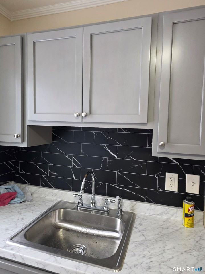 288 Alling St - Photo 6 of 12