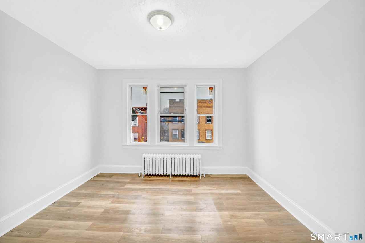 1040 Capitol Ave #3E - Photo 3 of 7