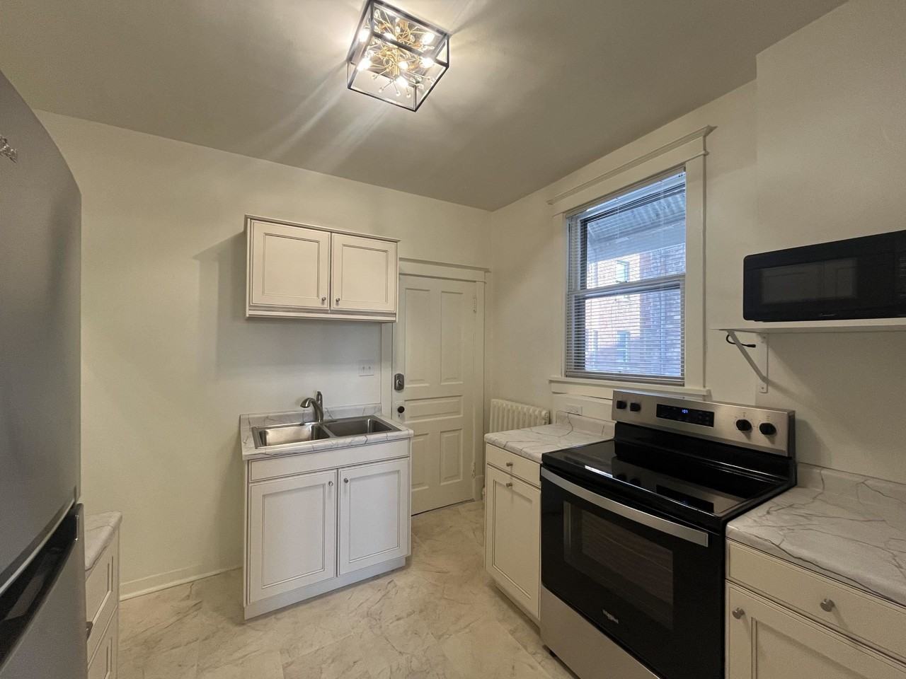 1824 John Ave - Photo 5 of 18