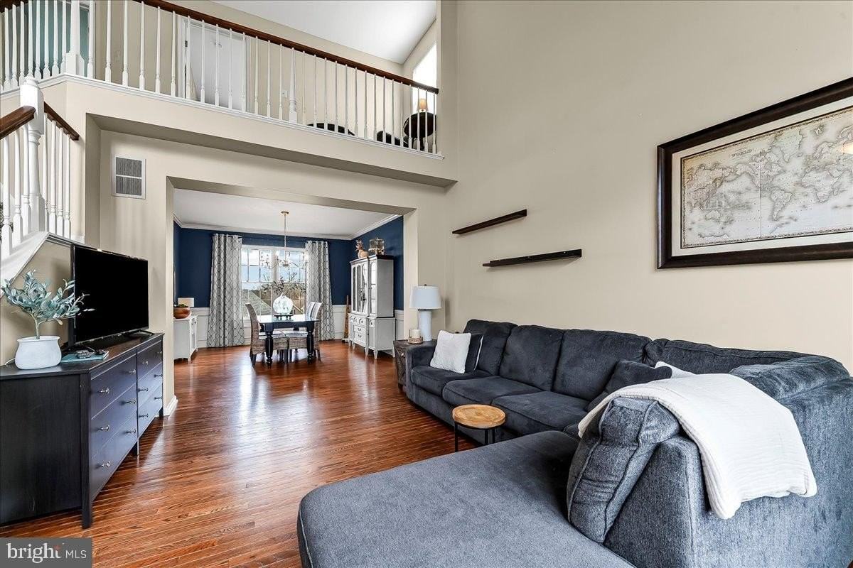 352 Drummers Ln - Photo 3 of 27