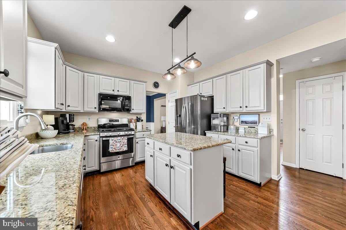 352 Drummers Ln - Photo 7 of 27