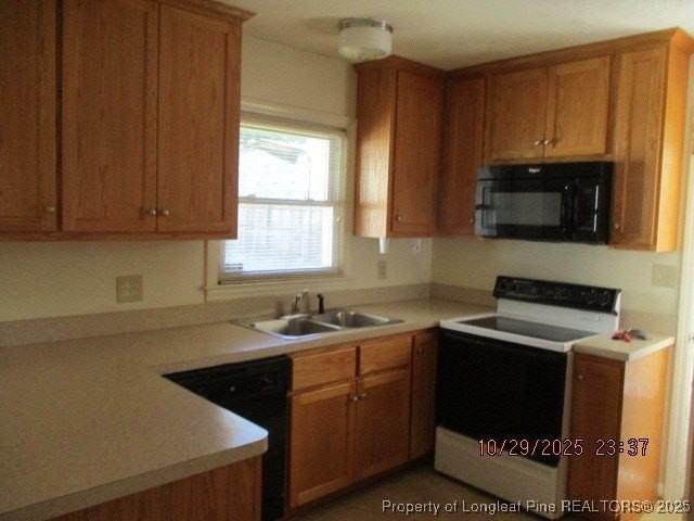 4454 Wellington Dr - Photo 4 of 17