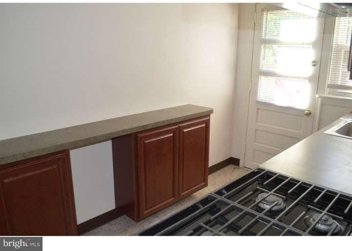 1401B N Lincoln St - Photo 6 of 21