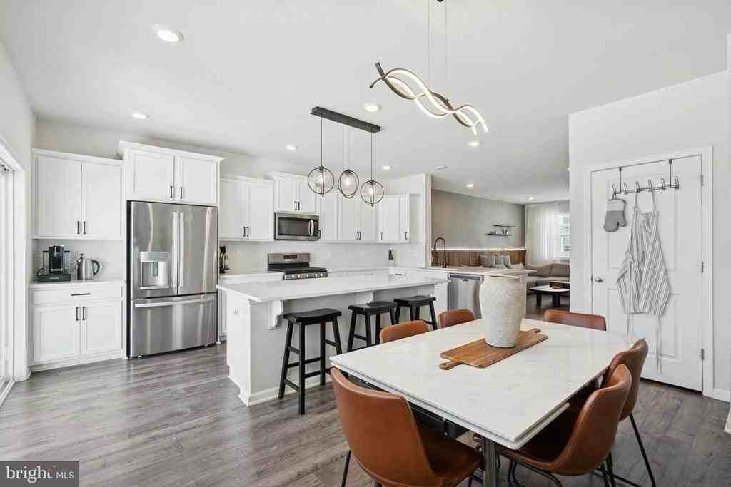 12 Palermo Ln - Photo 3 of 25