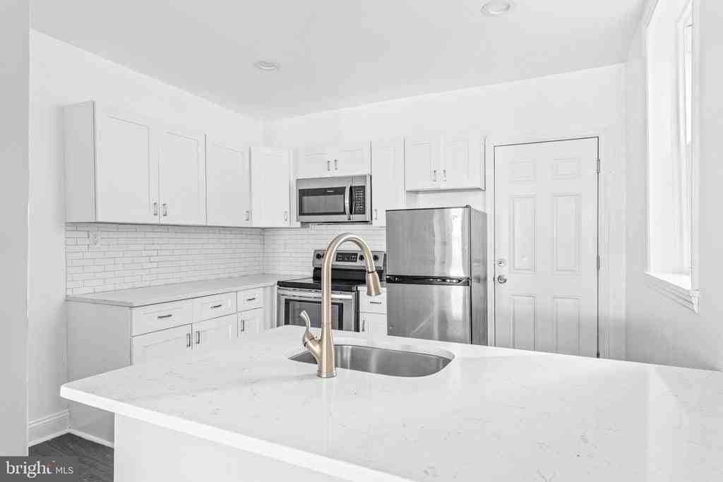 5427 Ridgewood St - Photo 2 of 18