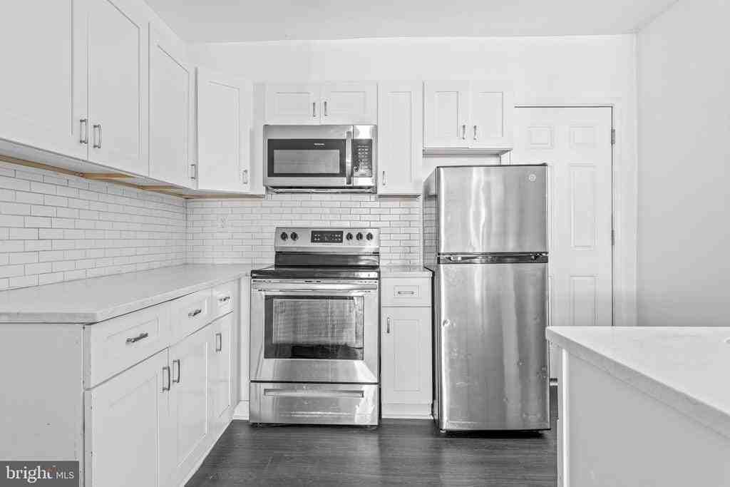 5427 Ridgewood St - Photo 3 of 18