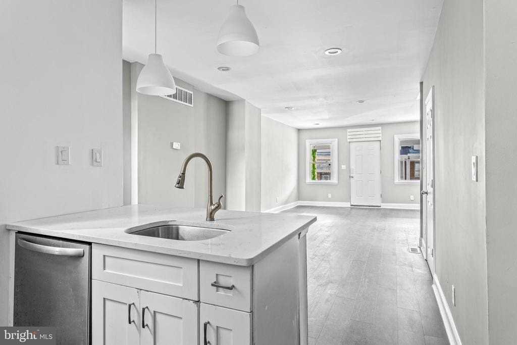 5427 Ridgewood St - Photo 4 of 18