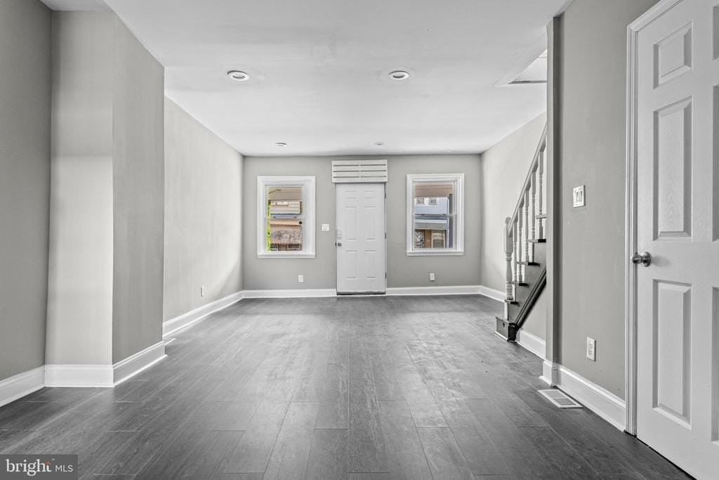 5427 Ridgewood St - Photo 6 of 18