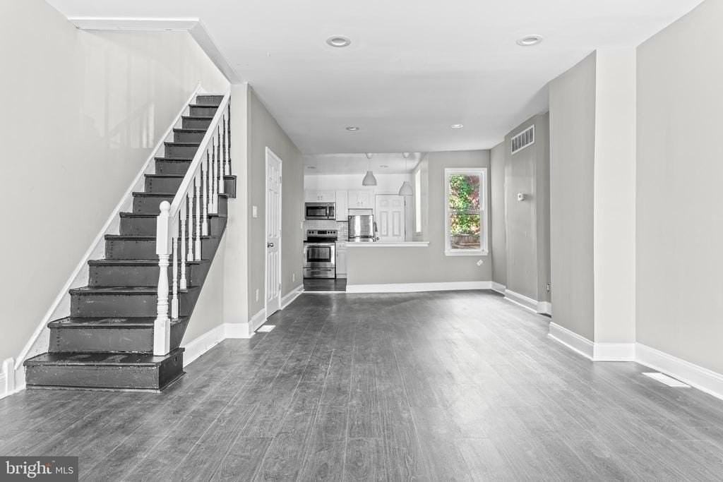 5427 Ridgewood St - Photo 7 of 18