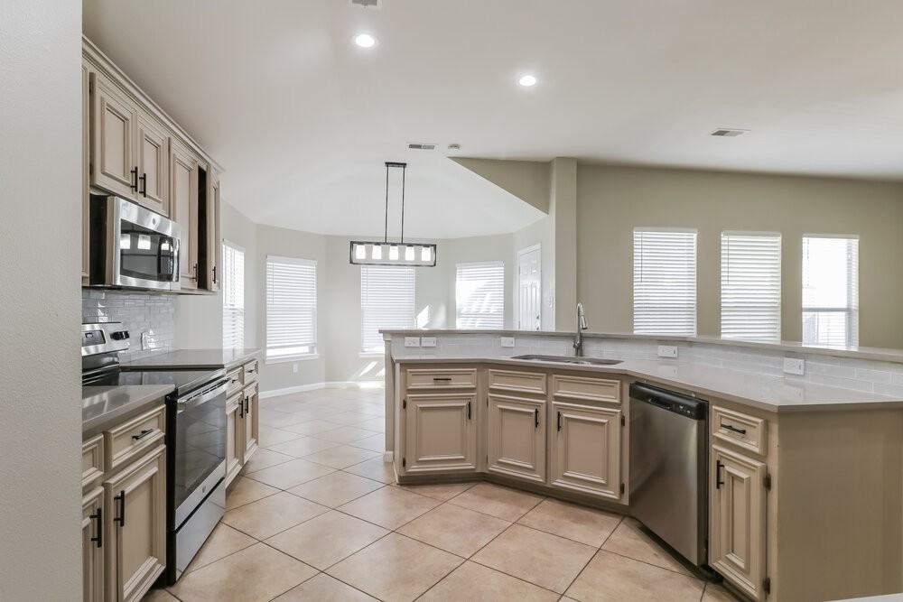 15830 Mossy Shores Ct - Photo 6 of 16