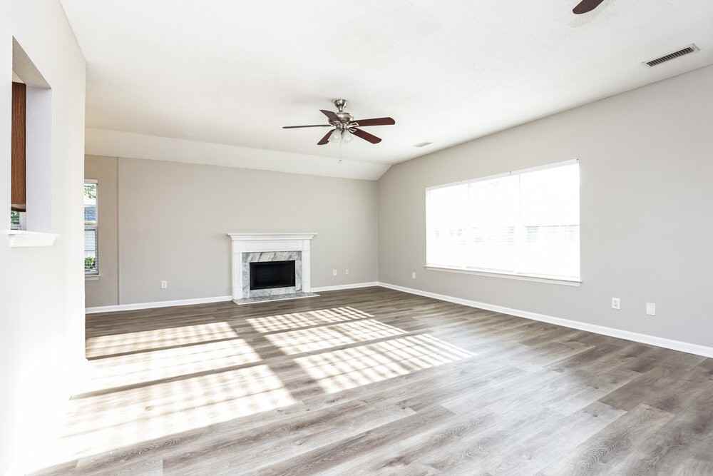 321 Lake Forest Dr - Photo 3 of 16