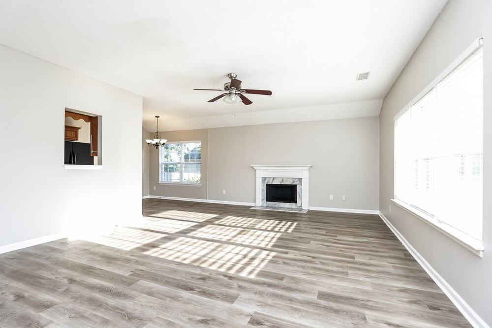 321 Lake Forest Dr - Photo 4 of 16