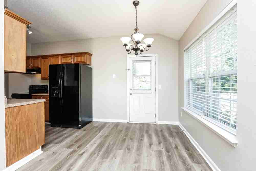 321 Lake Forest Dr - Photo 5 of 16