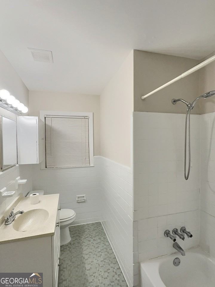 2311 Cherry Blossom Dr Sw - Photo 4 of 7