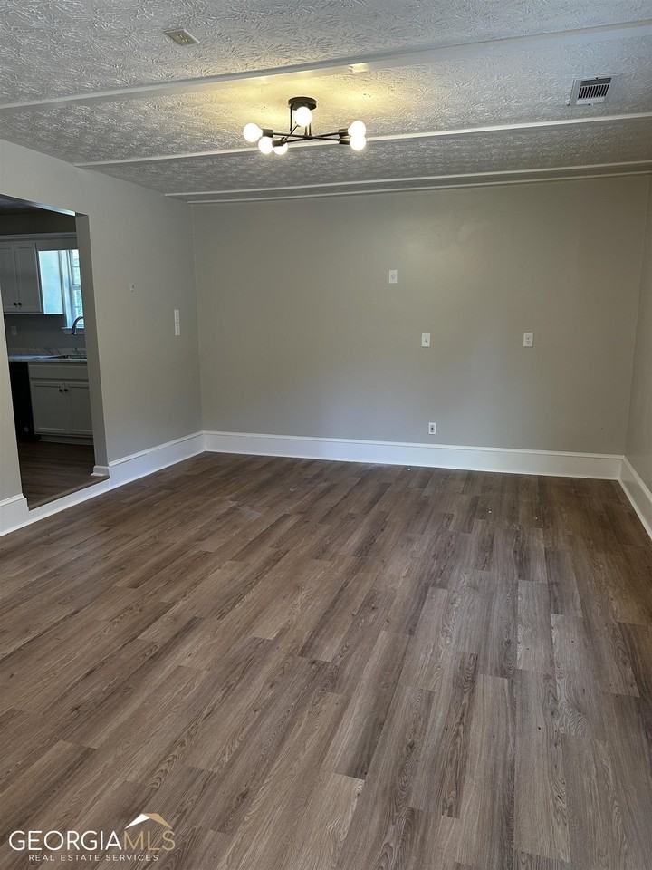 641 Honey Creek Rd - Photo 4 of 36