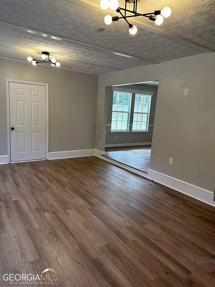 641 Honey Creek Rd - Photo 5 of 36