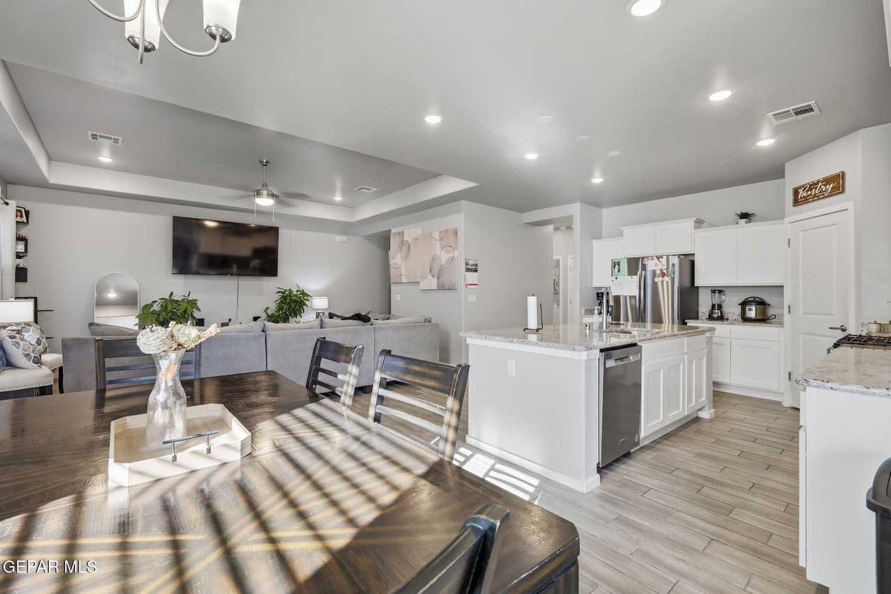 1052 Summer Breeze Pl - Photo 3 of 22