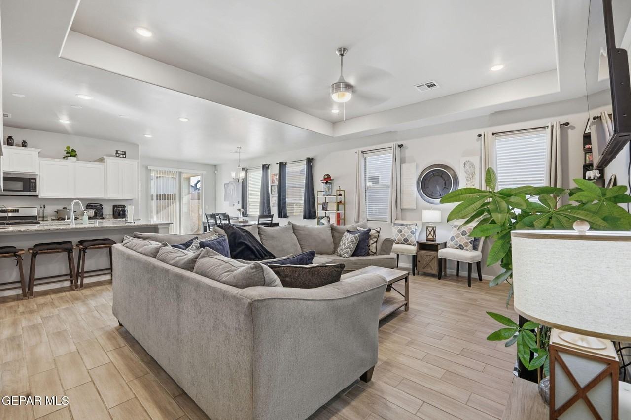 1052 Summer Breeze Pl - Photo 5 of 22