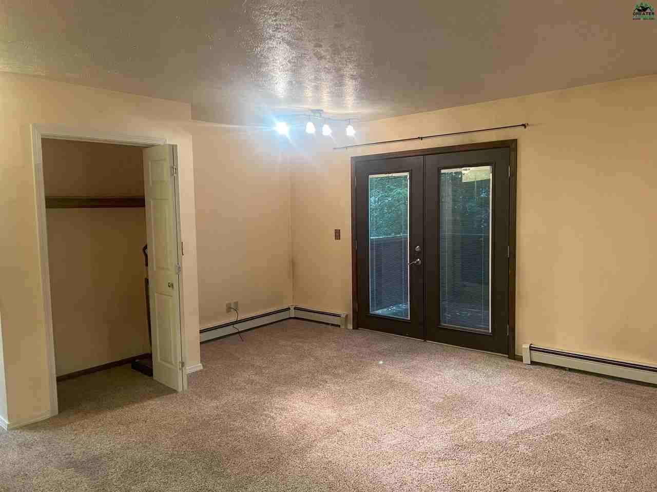 227 Woodridge St #8 - Photo 3 of 11