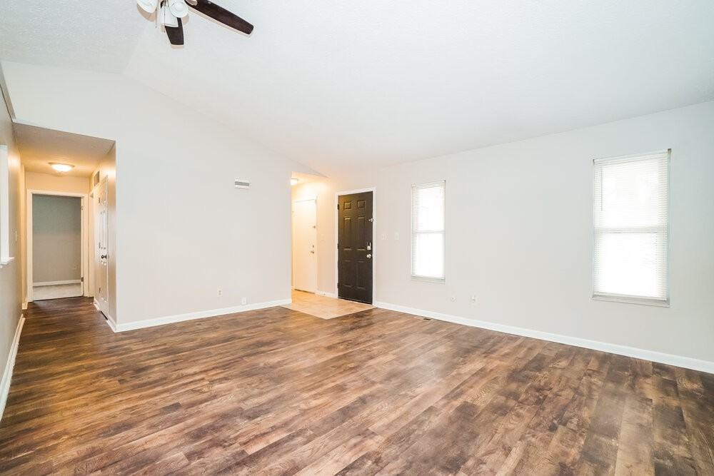 1086 Pacific Ct - Photo 5 of 16