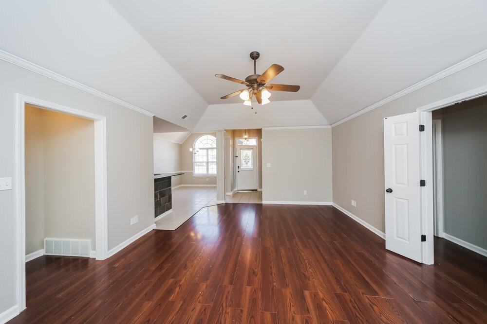 1436 Siskin Dr - Photo 4 of 16