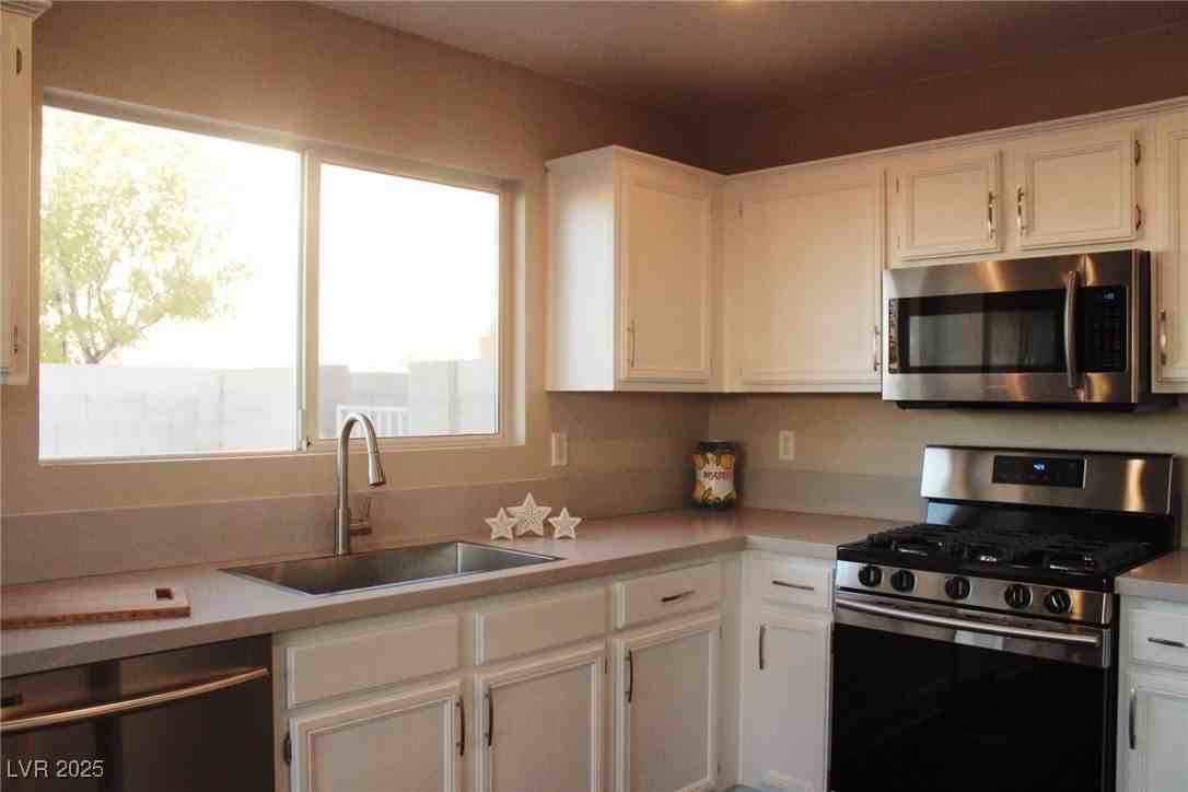 8366 Woodland Prairie Ave - Photo 4 of 18