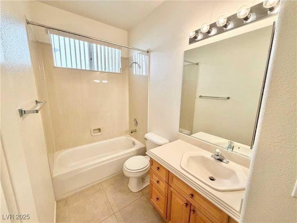 2842 Altair St - Photo 4 of 22