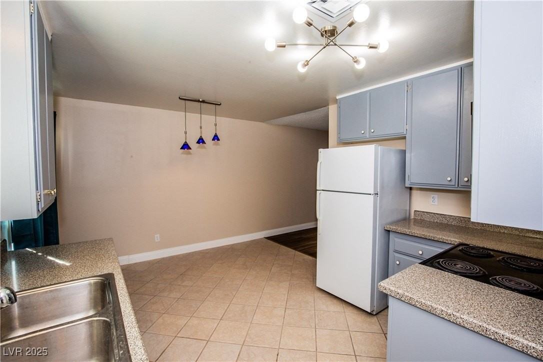 319 Pecos Way - Photo 7 of 25