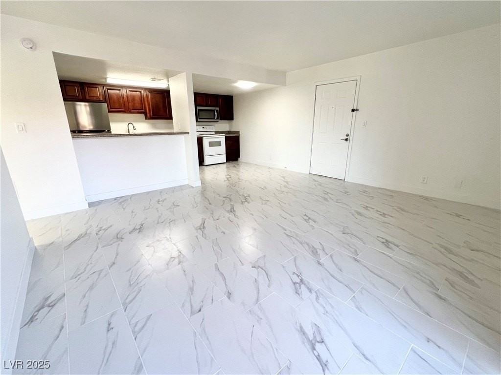 5161 River Glen Dr #147 - Photo 3 of 39