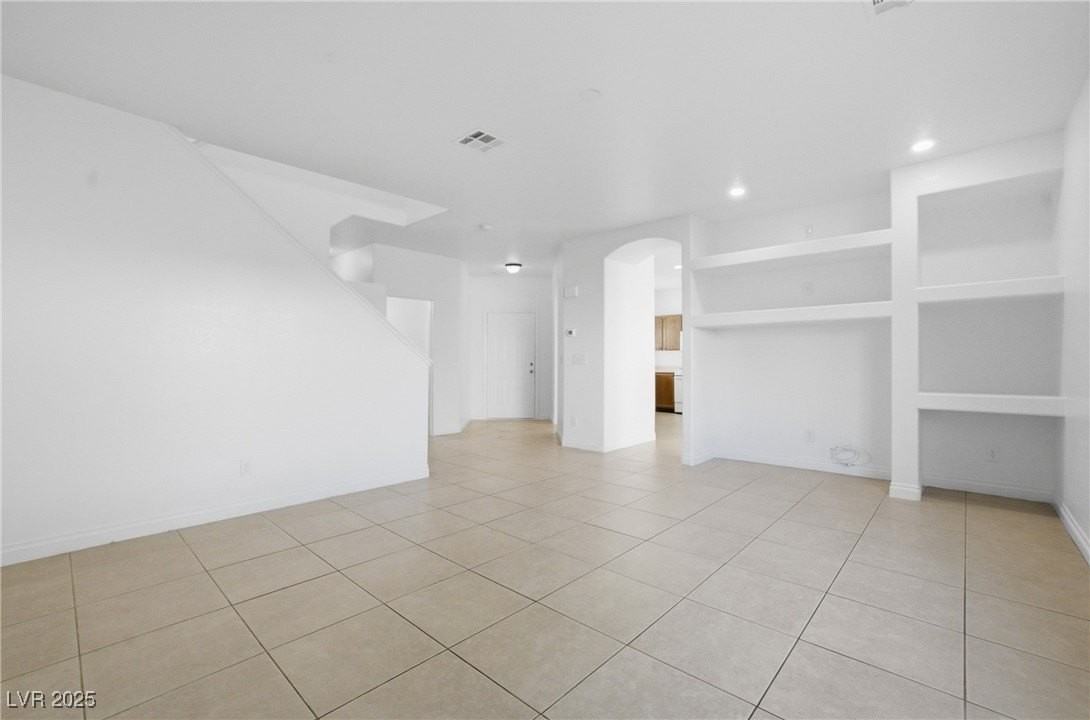 2832 King Michael Ave - Photo 5 of 37