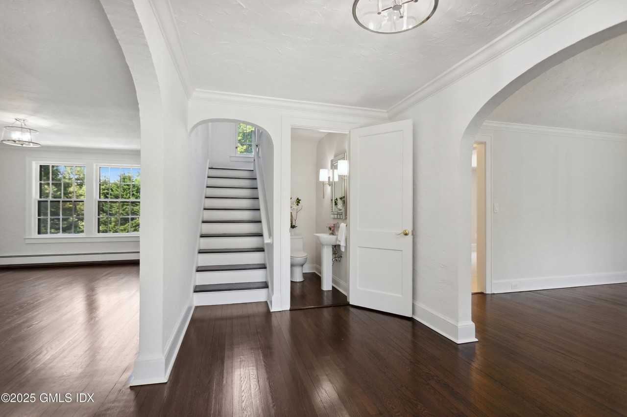 106 Patterson Ave - Photo 3 of 25