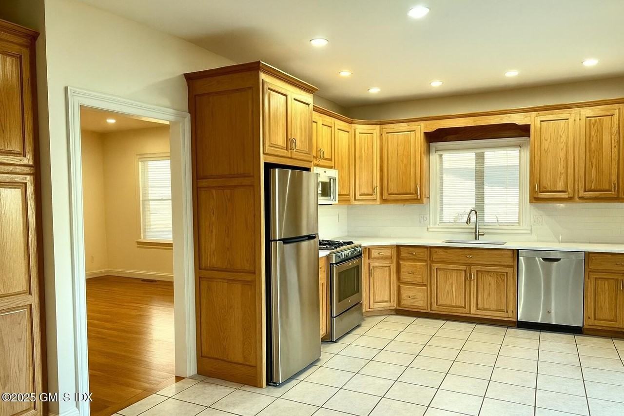 6 Rippowam Rd #A - Photo 4 of 24