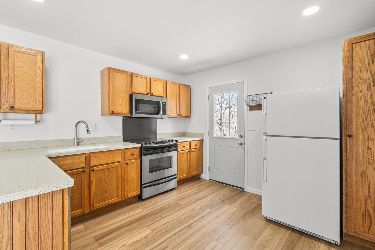 23794 Kinne Ave - Photo 4 of 31