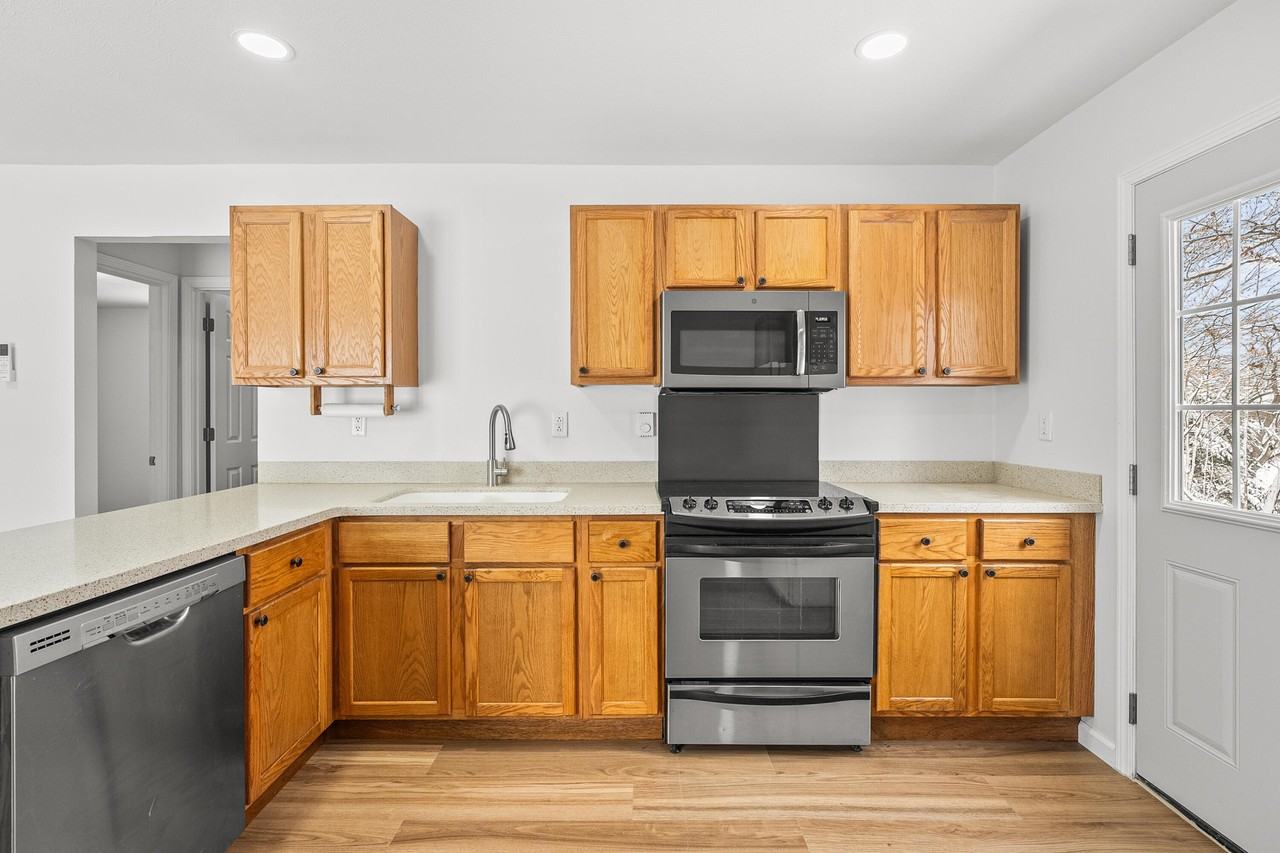 23794 Kinne Ave - Photo 5 of 31