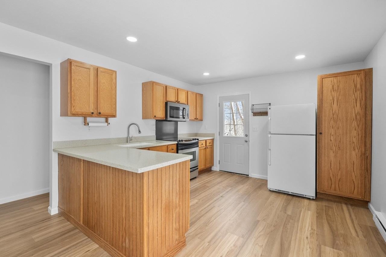 23794 Kinne Ave - Photo 7 of 31