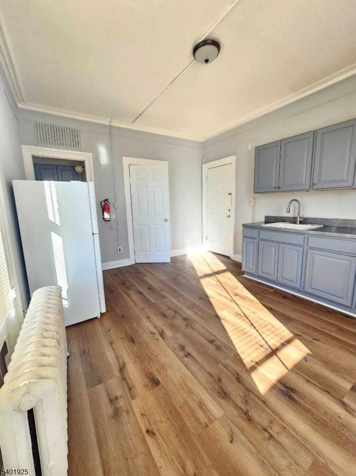 70B Jackson Ave #B - Photo 2 of 7