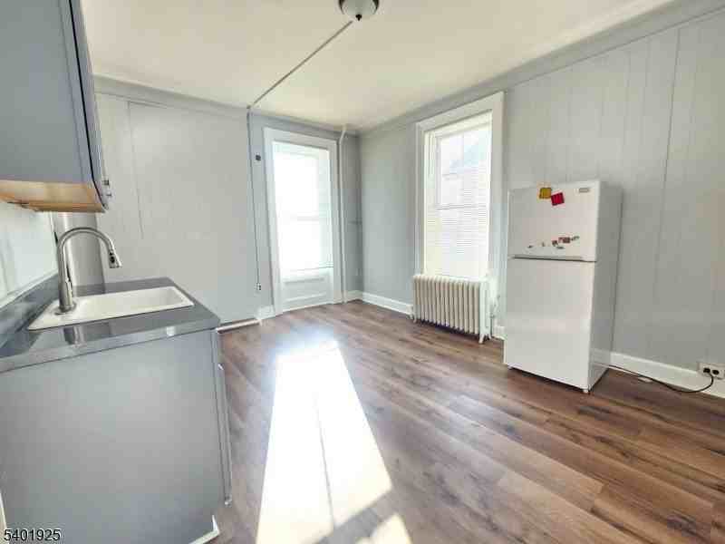 70B Jackson Ave #B - Photo 3 of 7