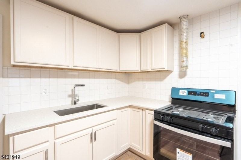 445 Summer St - Photo 4 of 12