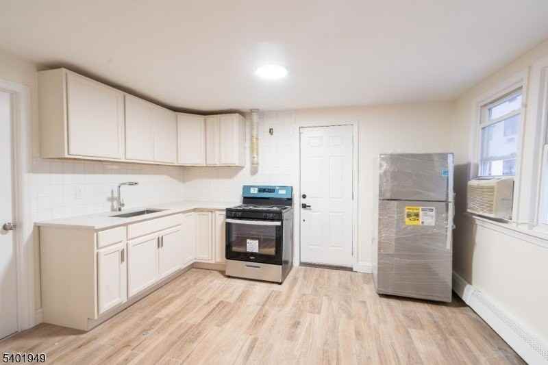 445 Summer St - Photo 5 of 12