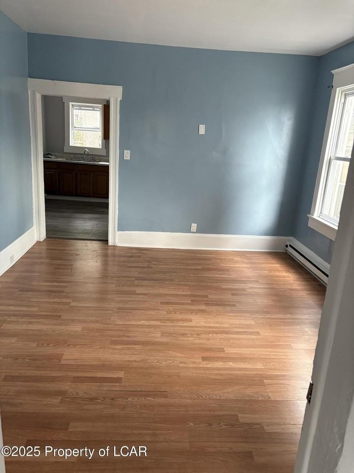 236 S Hancock St - Photo 5 of 12