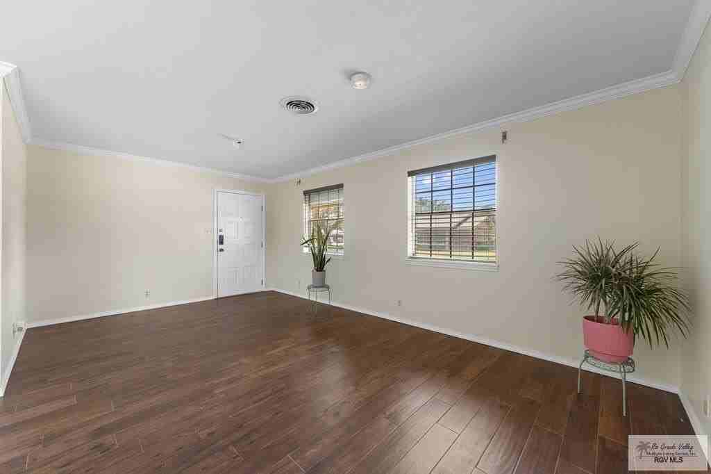 1724 Palm Valley Dr W - Photo 4 of 27