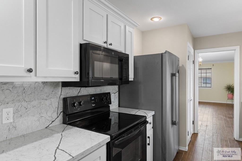 1724 Palm Valley Dr W - Photo 7 of 27