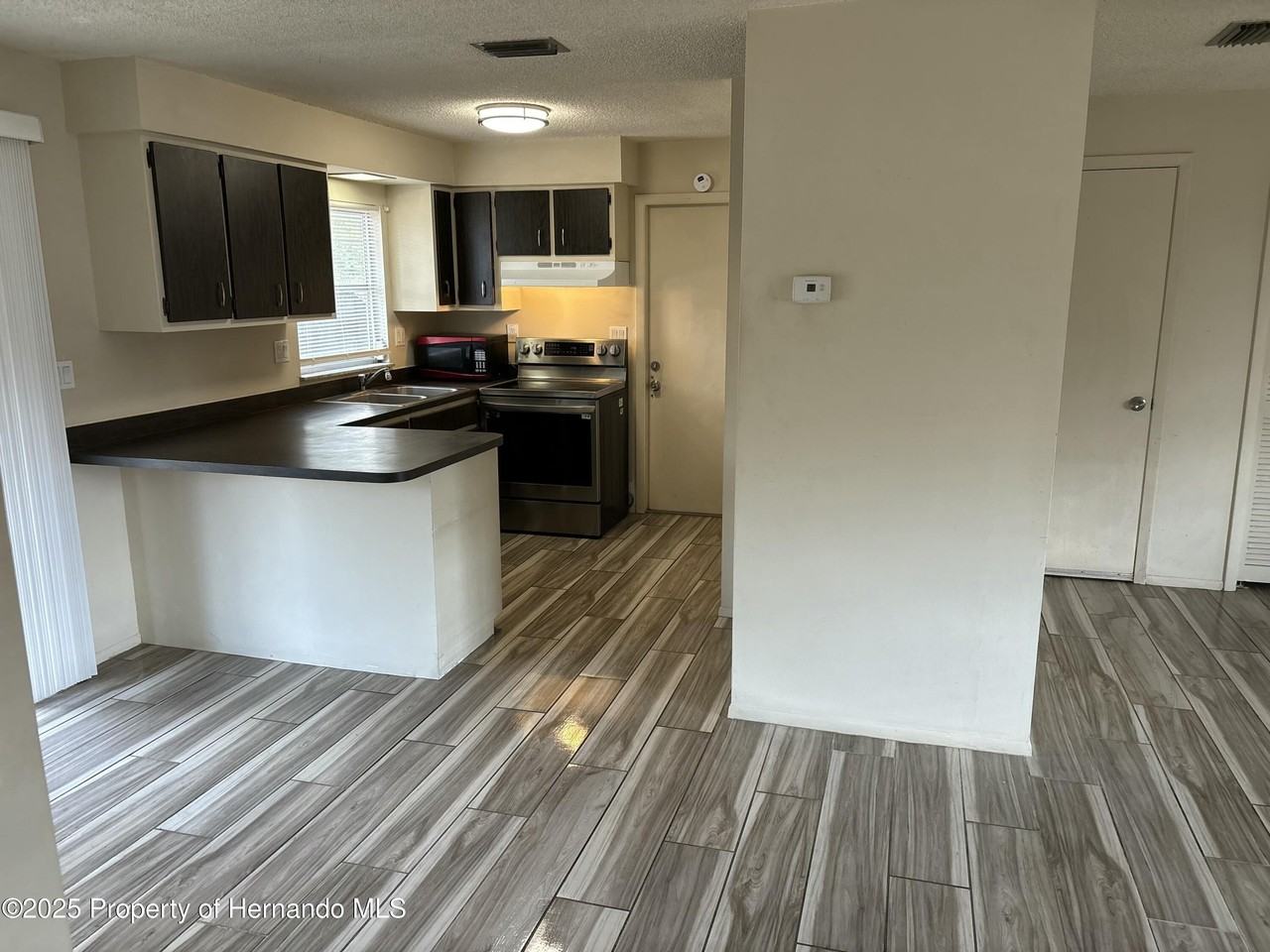 4475 Cadbury Rd - Photo 4 of 13