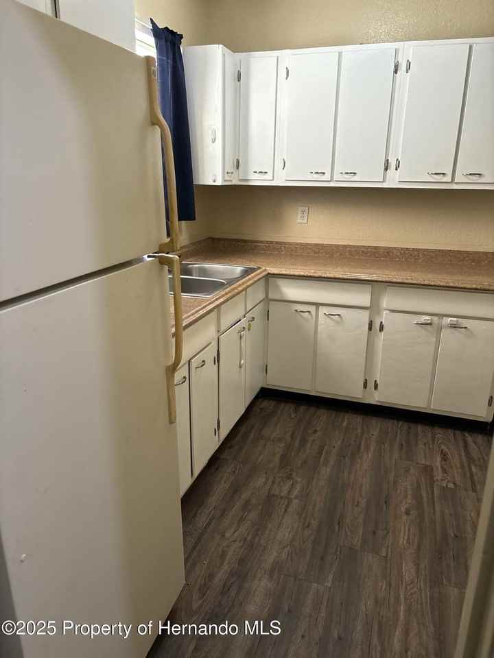 7184 Catalina St - Photo 2 of 16