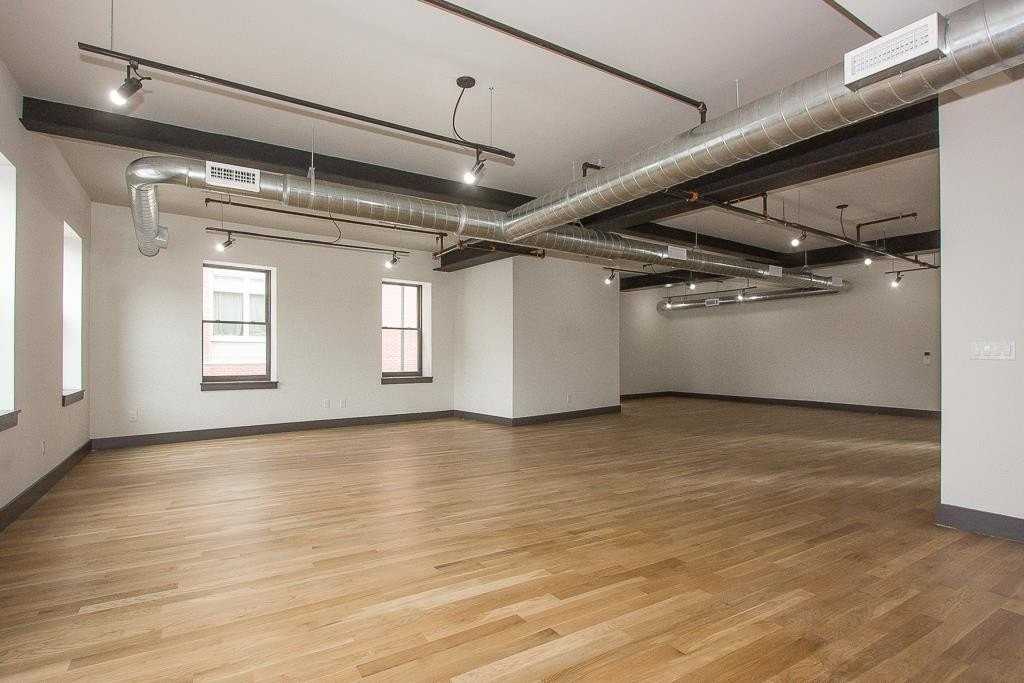 190 Christopher Columbus Dr #2R - Photo 4 of 11