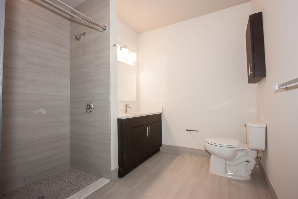 190 Christopher Columbus Dr #2R - Photo 6 of 11