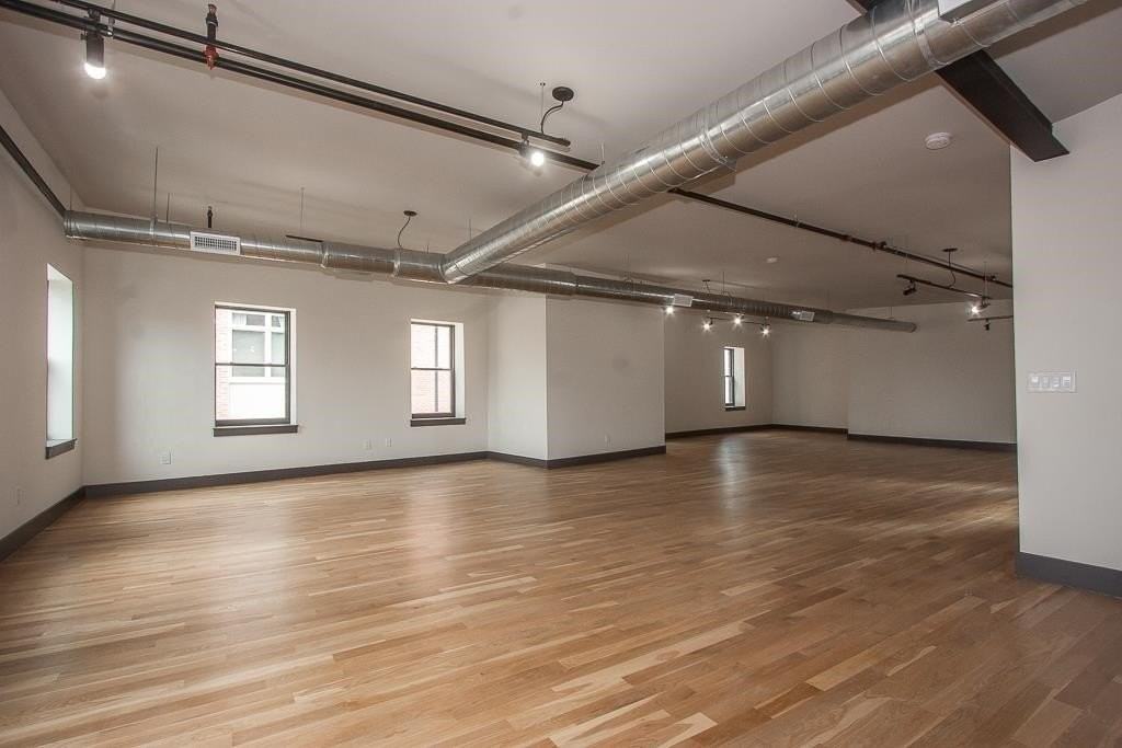 190 Christopher Columbus Dr #2R - Photo 7 of 11